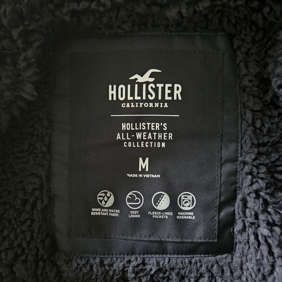 Hollister Men's Black and Yellow Gradient Windbreaker - Picture 3 of 3